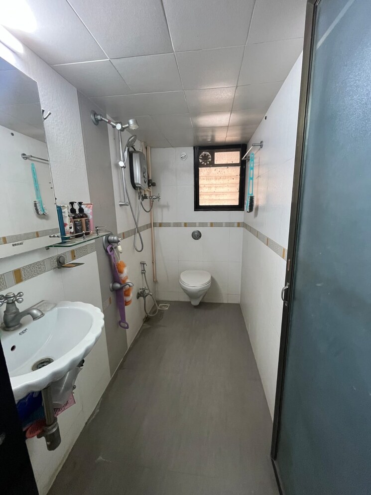 Bathroom, kolbad 3 Bedroom 1050 Sq.Ft. Apartment In Kolbad Thane 9584734