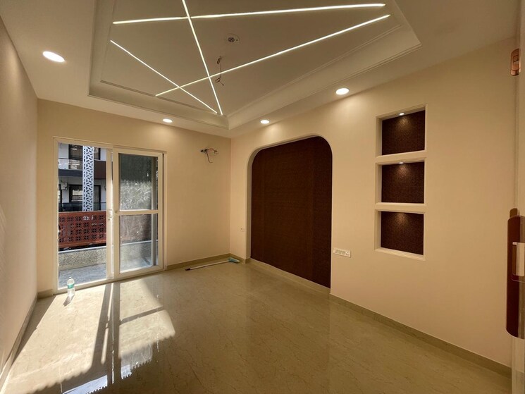 Room, sector 57 3 Bedroom 2200 Sq.Ft. Apartment In Sector 57 Gurgaon 9584802