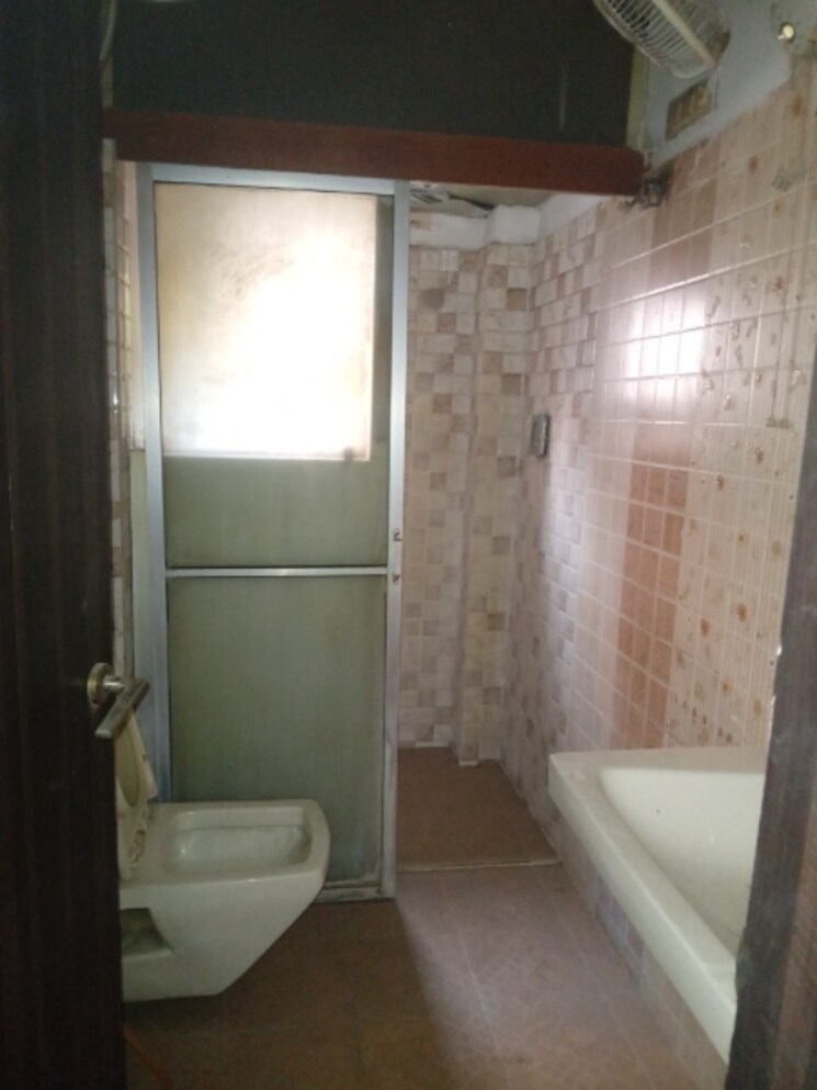 Attached Bathroom, fort-residency 6 Bedroom 3100 Sq.Ft. Apartment In Behala Kolkata 9585042