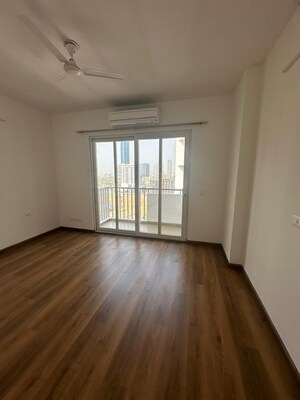 Room in 4 BHK Apartment at Pioneer Park Presidia, Sector 62 – for Rent
