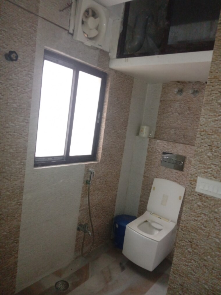 Bathroom, fort-residency 6 Bedroom 3100 Sq.Ft. Apartment In Behala Kolkata 9585042