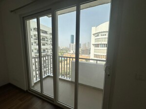 Room in 4 BHK Apartment at Pioneer Park Presidia, Sector 62 – for Rent