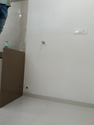 Room in 1 BHK Apartment at Gagangiri CHS Andheri, Andheri East – for Rent