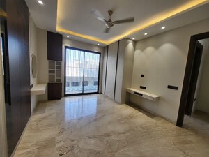 Room in 4 BHK Apartment at Pioneer Araya, Sector 62 – for Rent