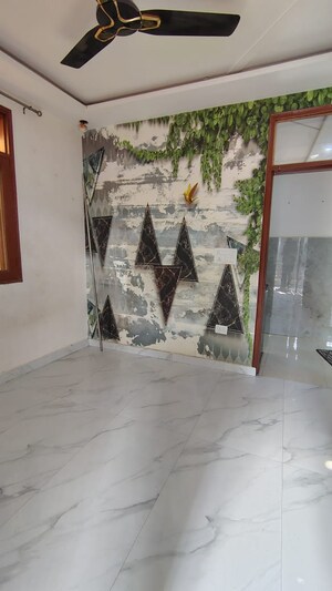 Room in 3 BHK Builder Floor at Dwarka Mor – for Rent