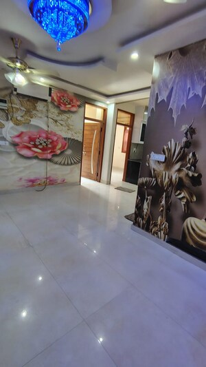 Parking in 3 BHK Builder Floor at Dwarka Mor – for Rent