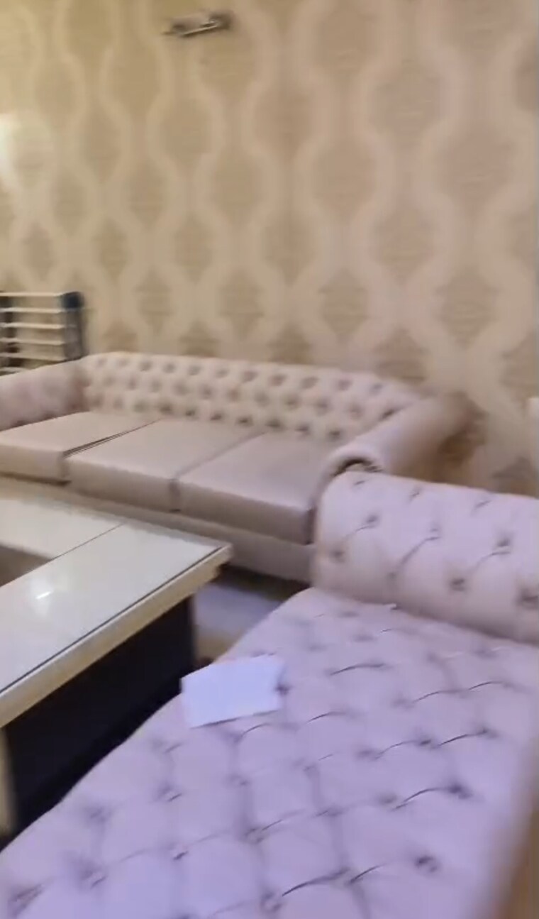 Living Room, emaar-mgf-the-palm-drive-villas 3 Bedroom 1950 Sq.Ft. Apartment In Sector 66 Gurgaon 9585017