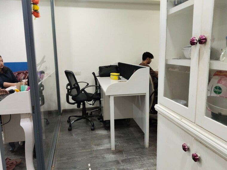 Team Area, shivai-plaza Commercial Office Space 400 Sq.Ft. In Andheri East Mumbai 9585011