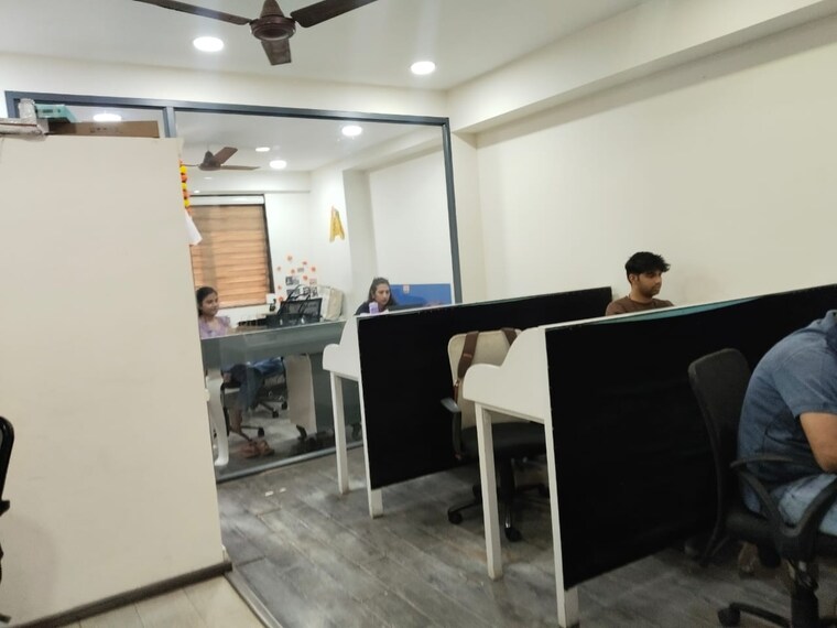 Team Area, shivai-plaza Commercial Office Space 400 Sq.Ft. In Andheri East Mumbai 9585011