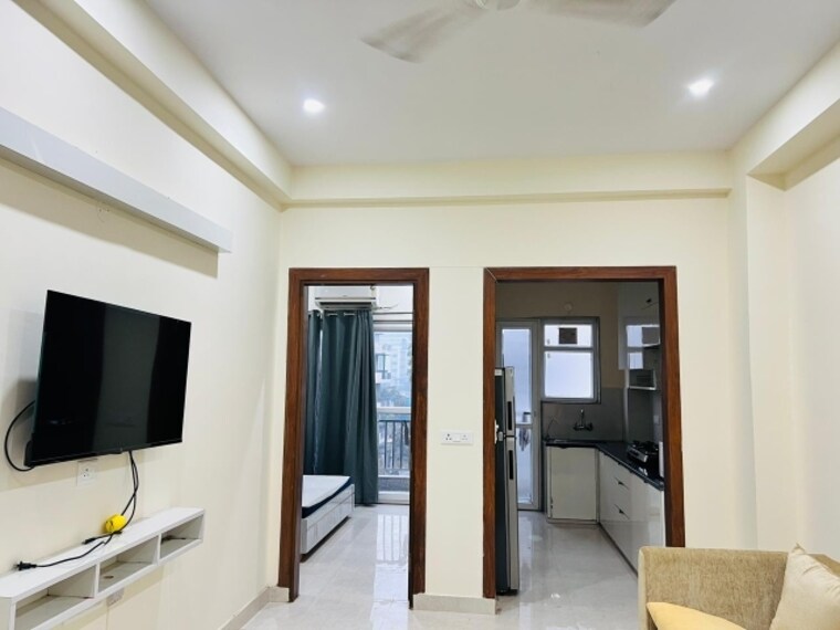 Room, sector 43 3.5 Bedroom 300 Sq.Yd. Builder Floor In Sector 43 Gurgaon 9585035