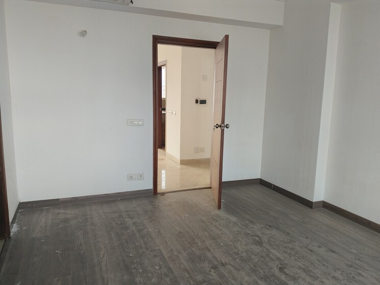 Room, jaypee-imperial-court 3 Bedroom 2600 Sq.Ft. Apartment In Sector 128 Noida 9585060