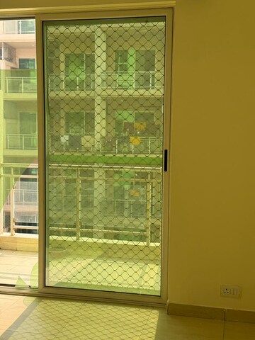 Room in 3.5 BHK Apartment at Gaur Saundaryam, Tech Zone 4 Greater Noida – for Rent