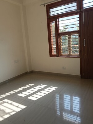 Room in 2 BHK Builder Floor at Ansal Plaza Sector-23, Sector 23 – for Rent