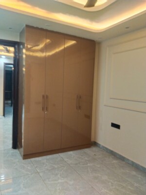 Room in 3 BHK Builder Floor at Ansal Plaza Sector-23, Sector 23 – for Rent