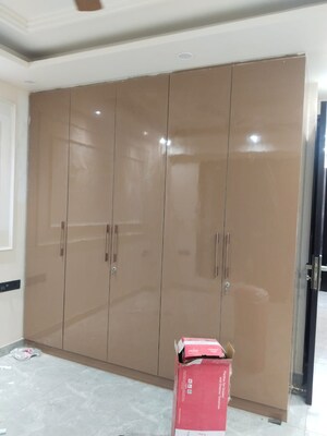 Room in 3 BHK Builder Floor at Ansal Plaza Sector-23, Sector 23 – for Rent