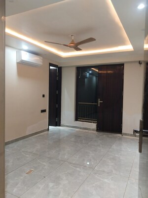 Room in 3 BHK Builder Floor at Ansal Plaza Sector-23, Sector 23 – for Rent