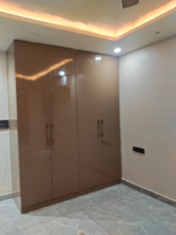 Room in 3 BHK Builder Floor at Ansal Plaza Sector-23, Sector 23 – for Rent