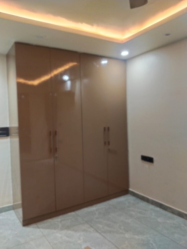 Room, ansal-plaza-sector-23 3 Bedroom 2400 Sq.Ft. Builder Floor In Sector 23 Gurgaon 9585167