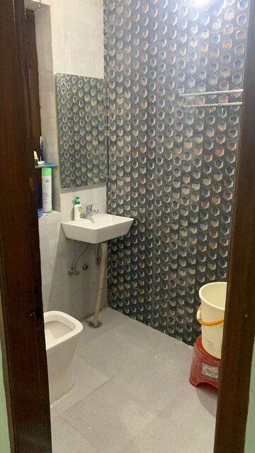 Bathroom in 2.5 BHK Builder Floor at Ansal Plaza Sector-23, Sector 23 – for Rent