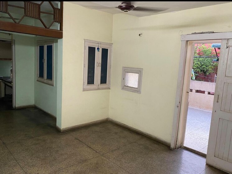 Room, mayur vihar 2.5 Bedroom 1020 Sq.Ft. Apartment In Mayur Vihar Delhi 9585252