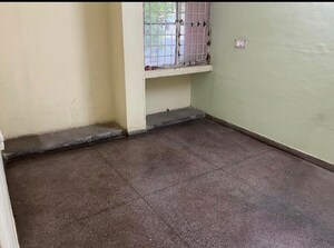 Room in 2.5 BHK Apartment at Mayur Vihar – for Sale