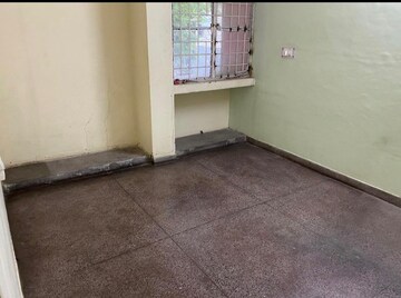 Room in 2.5 BHK Apartment at Mayur Vihar – for Sale