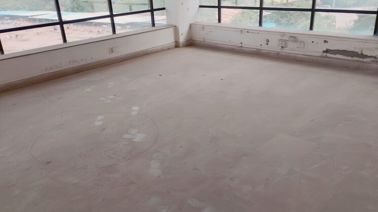 Room, sector 10 Commercial Office Space 5500 Sq.Ft. In Sector 10 Noida 9585300