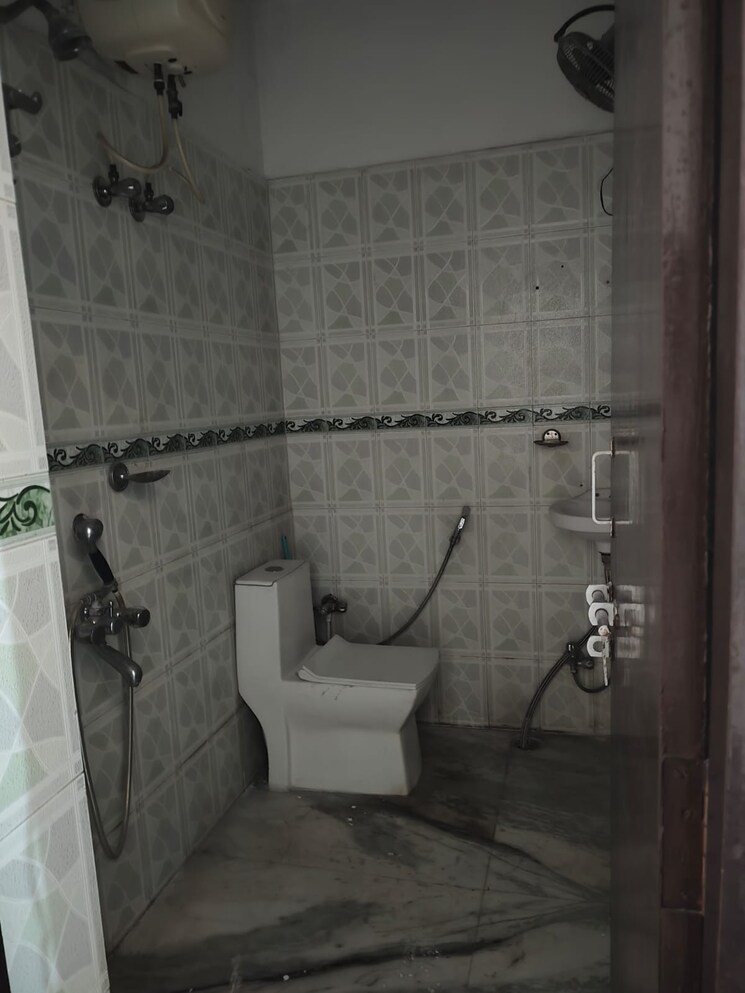 Room, gomti nagar Pg For Boys & Girls In Gomti Nagar 9585349