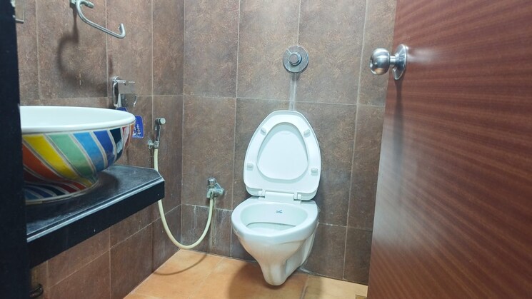 Bathroom, mittal-commercia Commercial Office Space 800 Sq.Ft. In Andheri East Mumbai 9585388