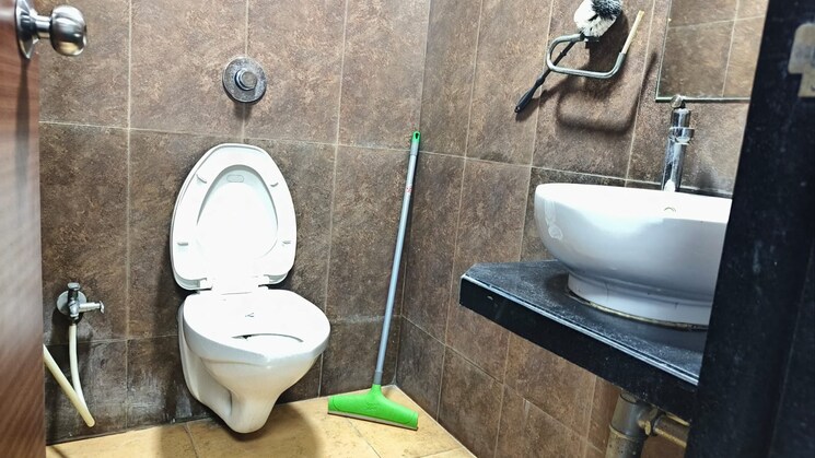 Bathroom, mittal-commercia Commercial Office Space 800 Sq.Ft. In Andheri East Mumbai 9585388