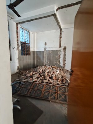 Bedroom in  Plot at Udyog Vihar – for Rent