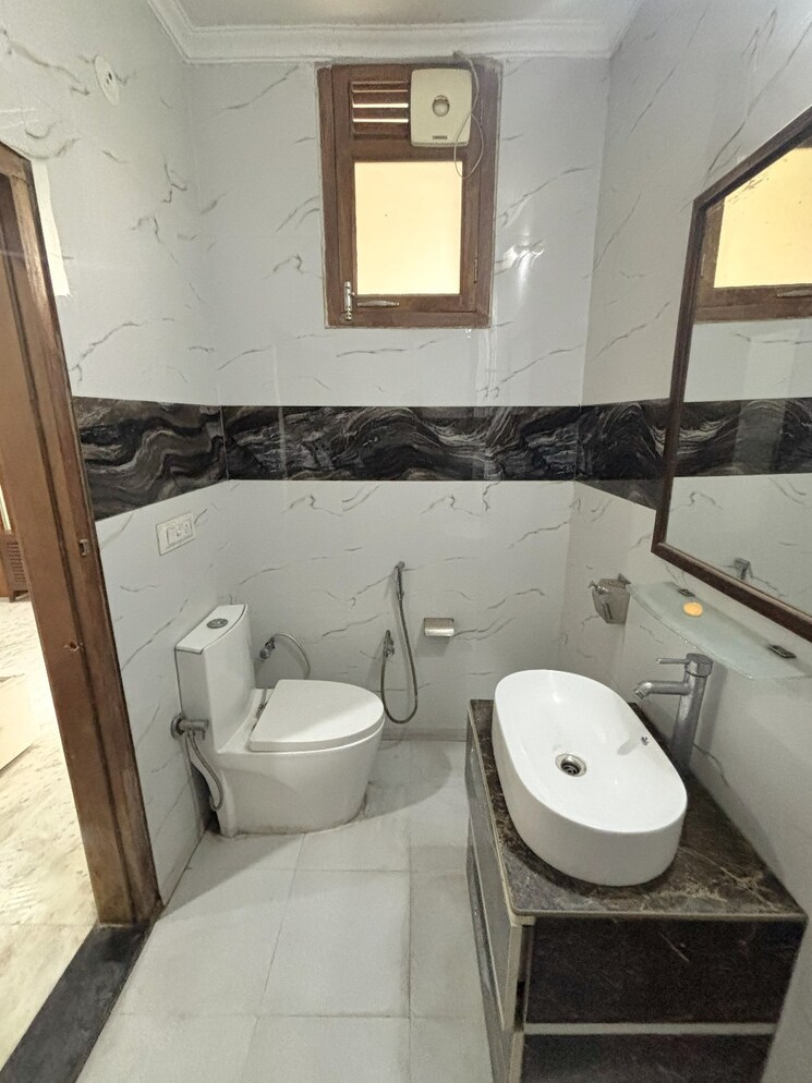 Bathroom, sector 45 3 Bedroom 2500 Sq.Ft. Builder Floor In Sector 45 Gurgaon 9585594