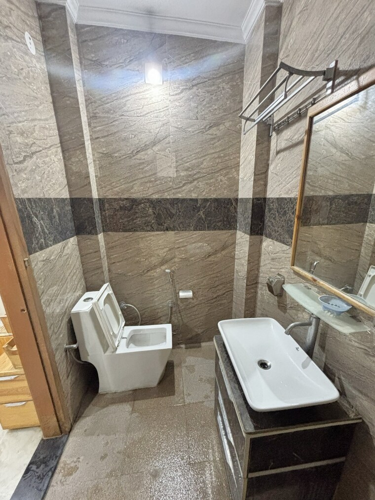 Bathroom, sector 45 3 Bedroom 2500 Sq.Ft. Builder Floor In Sector 45 Gurgaon 9585594