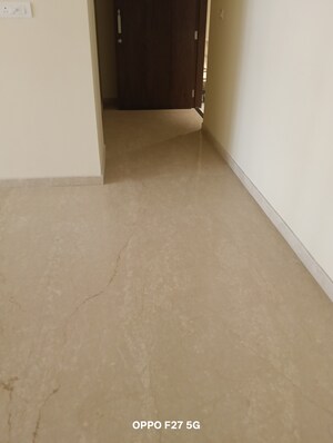 Room in 2 BHK Apartment at Lodha Sterling, Kolshet Road – for Rent