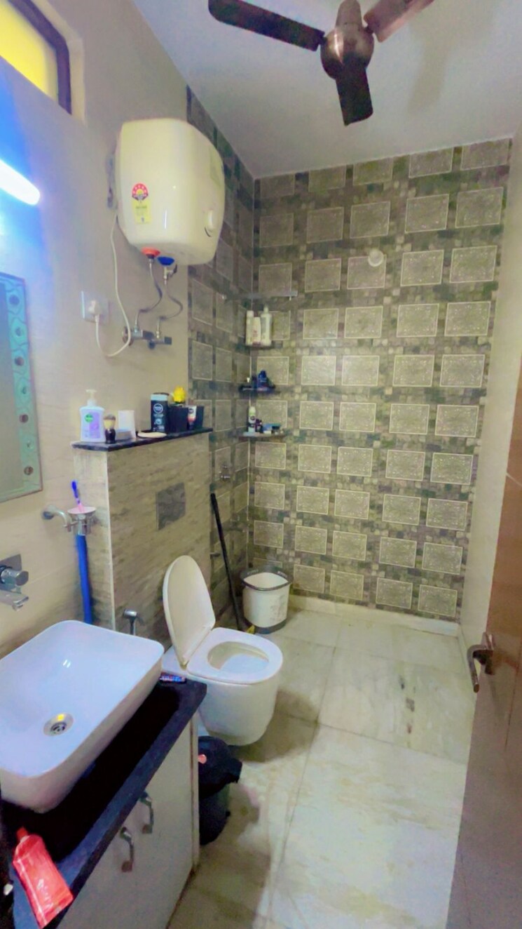 Bathroom, sector 46 2 Bedroom 2000 Sq.Ft. Builder Floor In Sector 46 Gurgaon 9585699