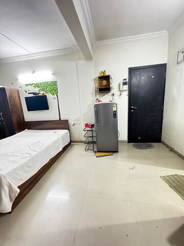 Bedroom in Studio Apartment at Koregaon Park Annexe – for Rent