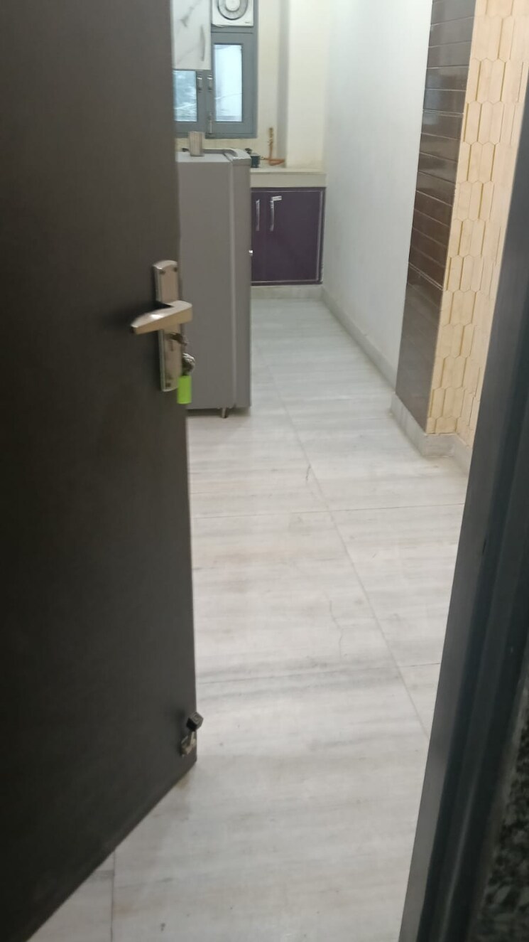Room, sector 19b dwarka 4 Bedroom 2400 Sq.Ft. Apartment In Sector 19b Dwarka Delhi 9585719