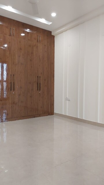 Room in 3 BHK Builder Floor at Ansal Plaza Sector-23, Sector 23 – for Rent
