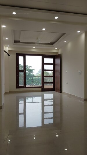 Room in 3 BHK Builder Floor at Ansal Plaza Sector-23, Sector 23 – for Rent