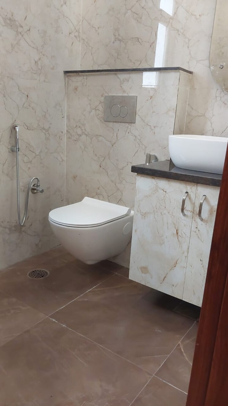 Bathroom, ansal-plaza-sector-23 3 Bedroom 2400 Sq.Ft. Builder Floor In Sector 23 Gurgaon 9585796