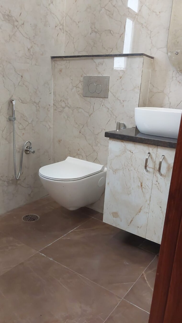 Bathroom, ansal-plaza-sector-23 3 Bedroom 2400 Sq.Ft. Builder Floor In Sector 23 Gurgaon 9585796