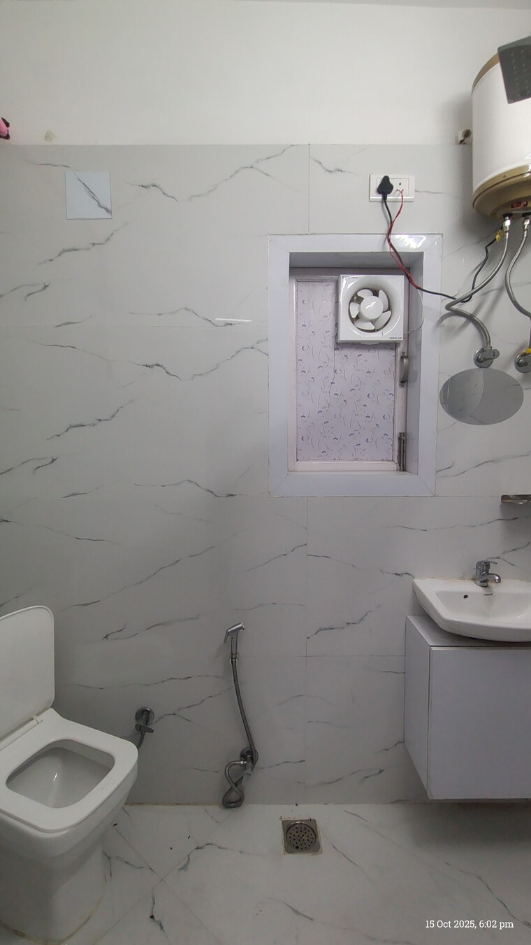 Bathroom, raheja-atlantis 1 RK 222 Sq.Ft. Apartment In Sector 31 Gurgaon 9585824