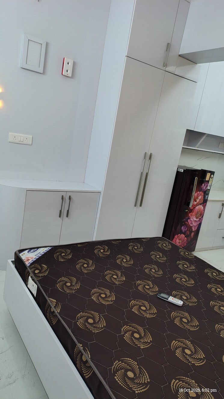 Room, raheja-atlantis 1 RK 222 Sq.Ft. Apartment In Sector 31 Gurgaon 9585824