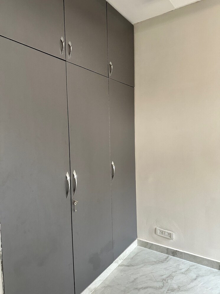 Other, dlf-silver-oaks 4 Bedroom 200 Sq.Yd. Independent House In Sector 26 Gurgaon 9585667