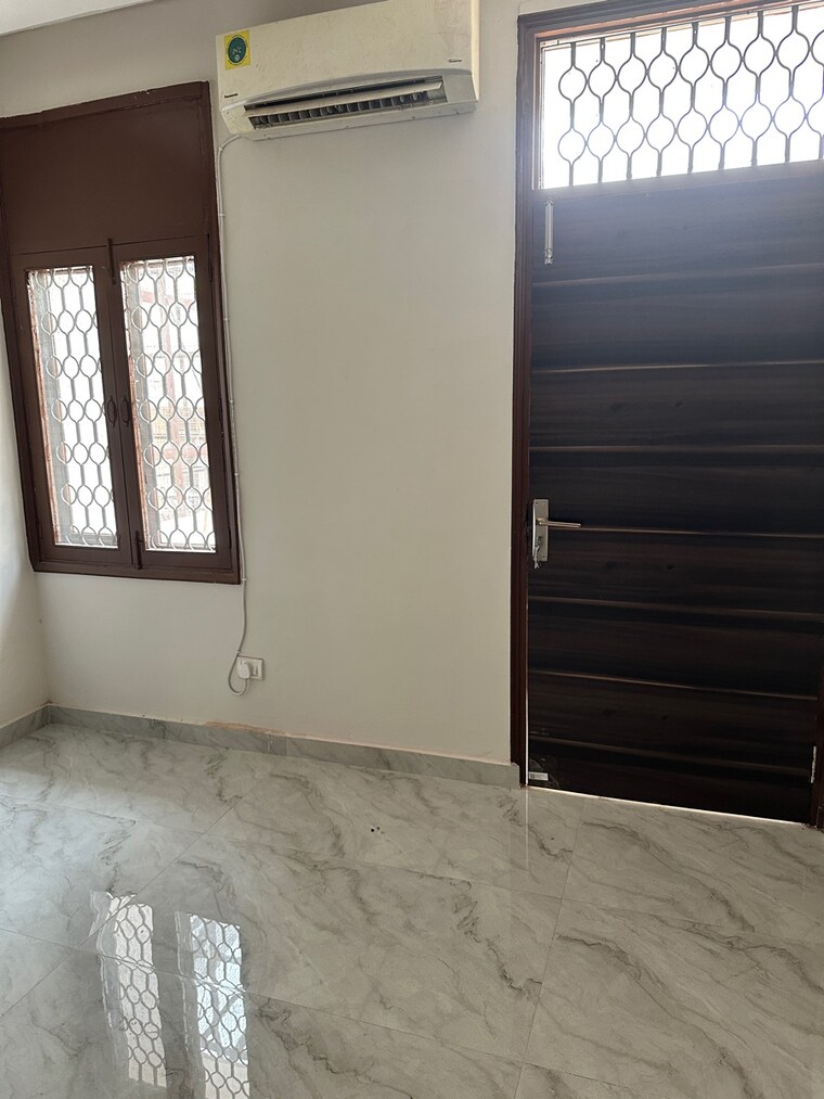 Room, dlf-silver-oaks 4 Bedroom 200 Sq.Yd. Independent House In Sector 26 Gurgaon 9585667