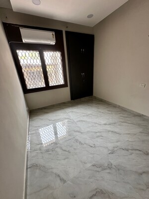 Room in 4 BHK Independent House at DLF Silver Oaks, Sector 26 – for Rent