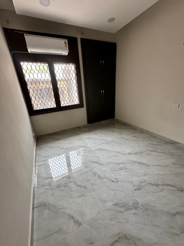 Room, dlf-silver-oaks 4 Bedroom 200 Sq.Yd. Independent House In Sector 26 Gurgaon 9585667