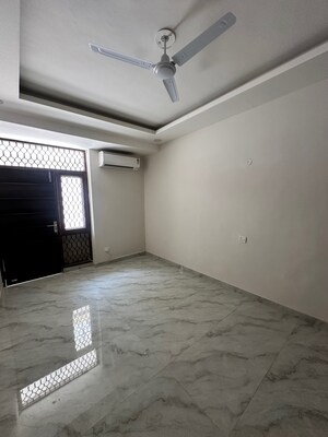 Room in 4 BHK Independent House at DLF Silver Oaks, Sector 26 – for Rent