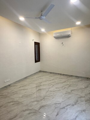 Room in 4 BHK Independent House at DLF Silver Oaks, Sector 26 – for Rent