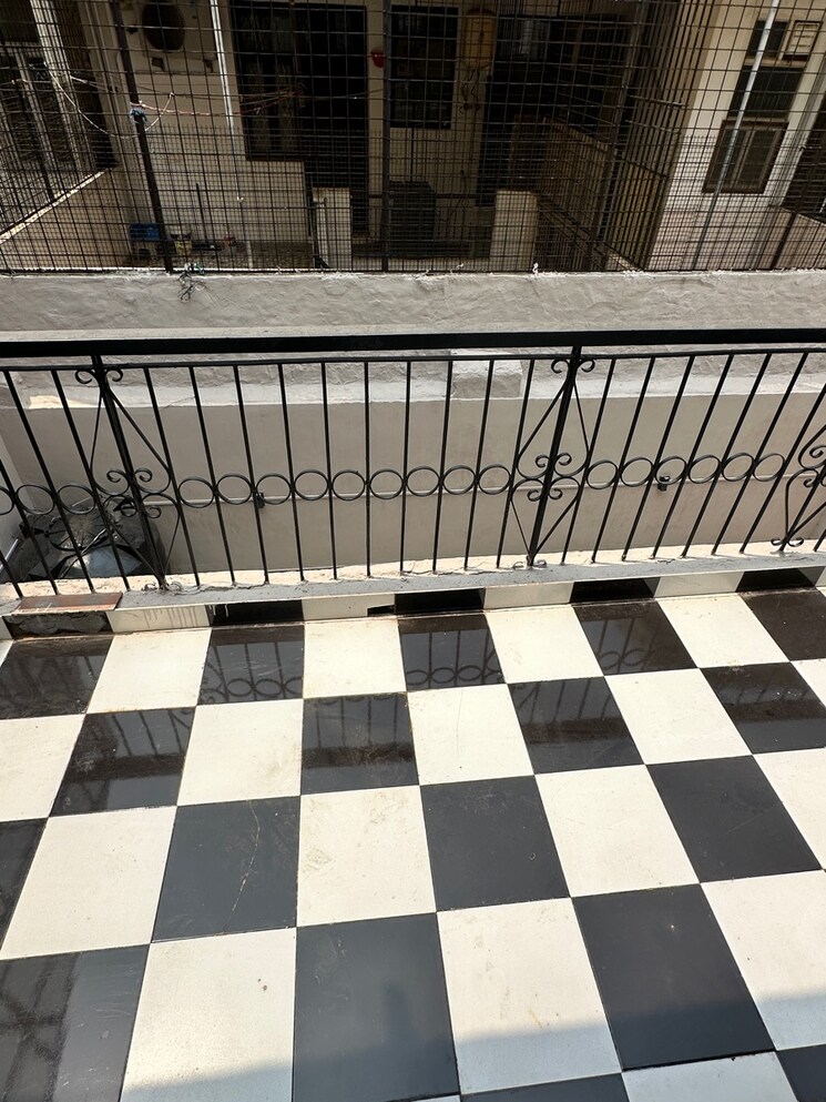 Balcony, dlf-silver-oaks 4 Bedroom 200 Sq.Yd. Independent House In Sector 26 Gurgaon 9585667